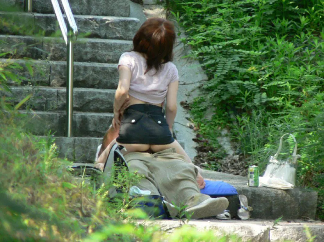 エッチが我慢できぬ女
