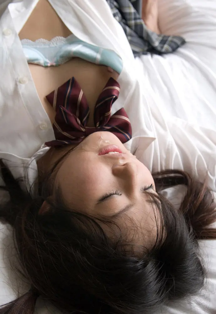 女子高生の顔へ