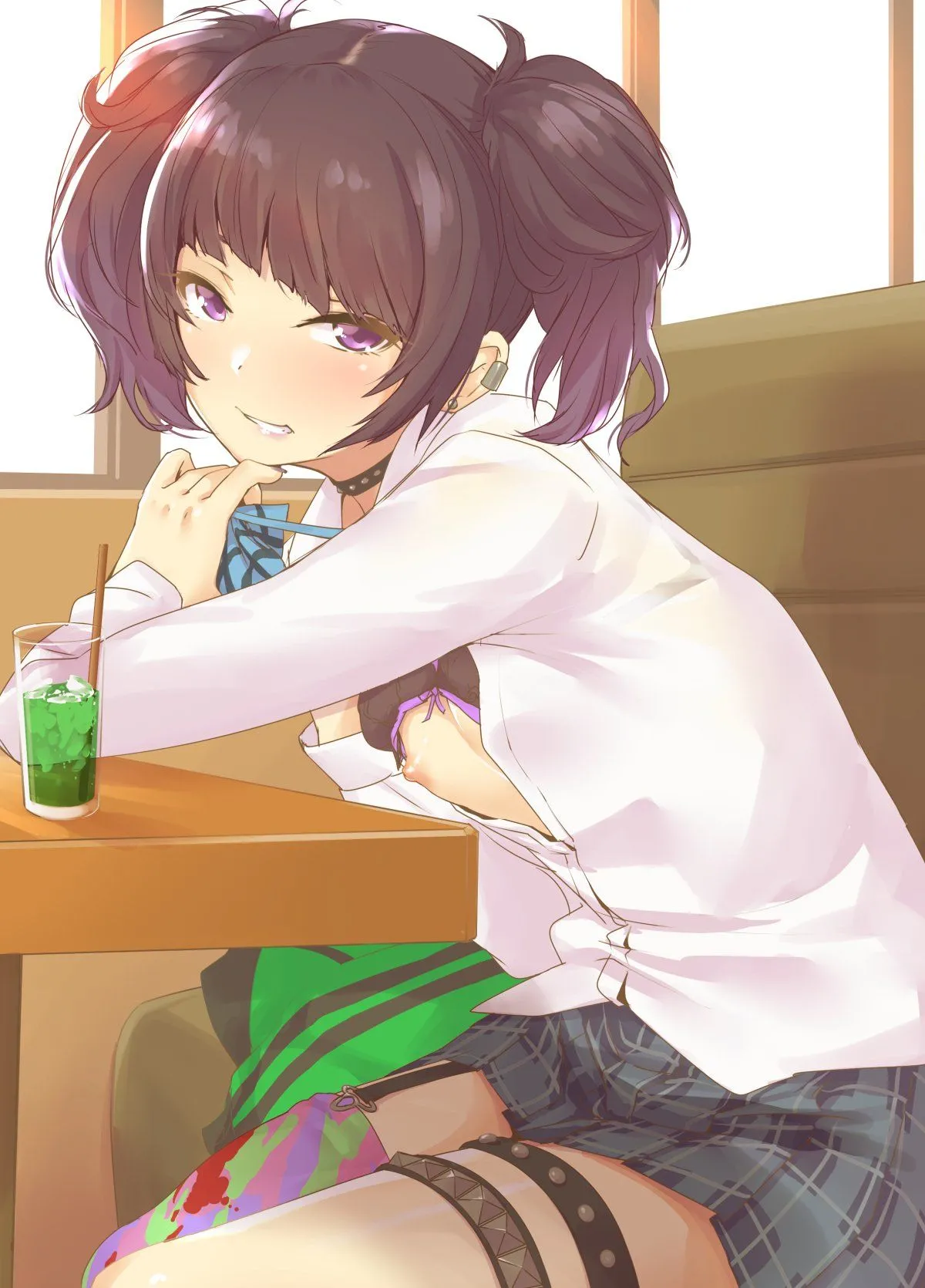 おっぱいを見せつけるJK