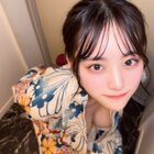 美女の前かがみの写真