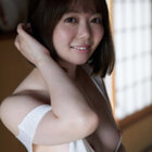 チラ見せおっぱい美少女