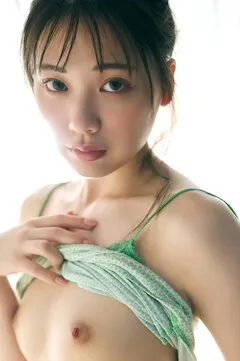 石川澪のヌードフォト１の関連写真