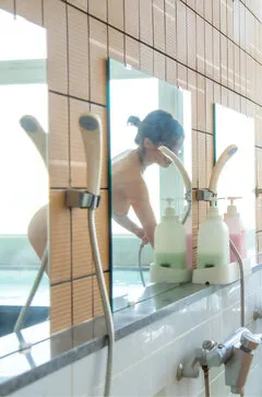 風呂場での全裸写真２の関連写真