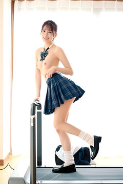 女子高生ヌードで未歩なな