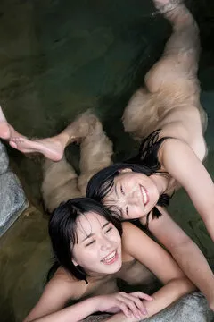 温泉旅行は女子二人ヌード２