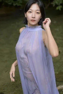お盆前のヌード写真は透け