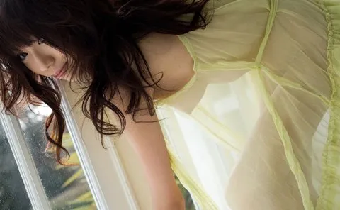 重力によるおっぱい輪郭の確認の中サムネ