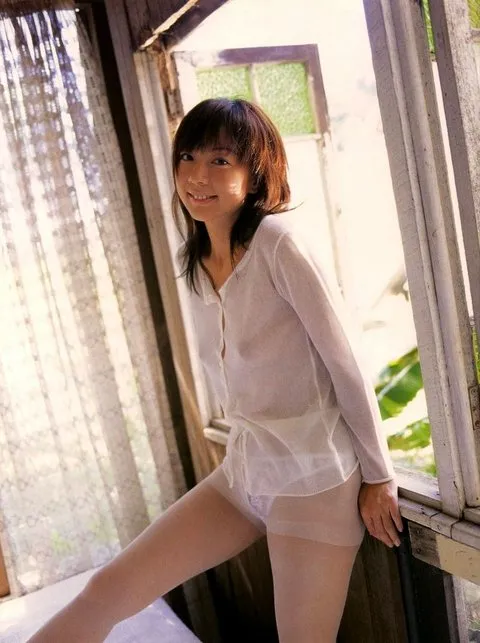 白透け美女写真の中サムネ