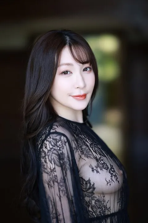 シースルーのおっぱい写真の中サムネ