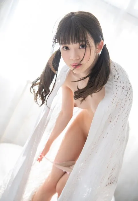 脱いでいる様子を観察の中サムネ