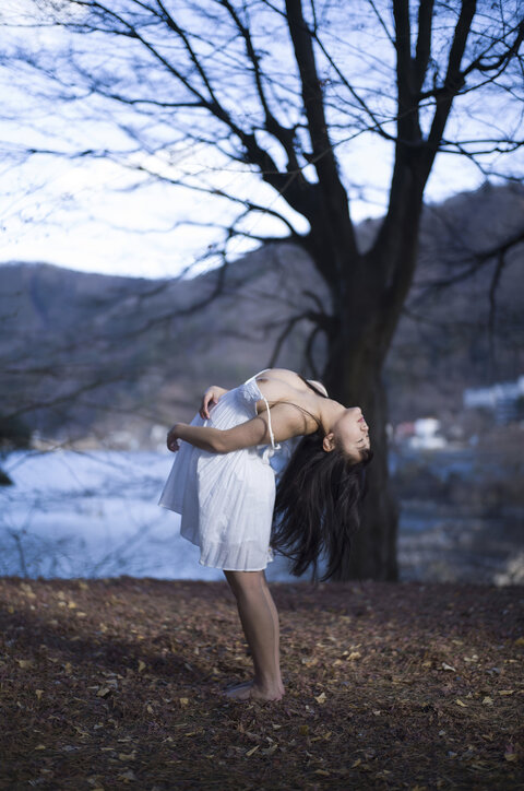 反りとおっぱい美女 - アウトドア