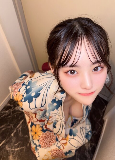 美女の前かがみの写真 - エッチ写真