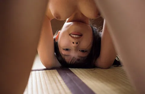 新たなヌードポーズの中サムネ