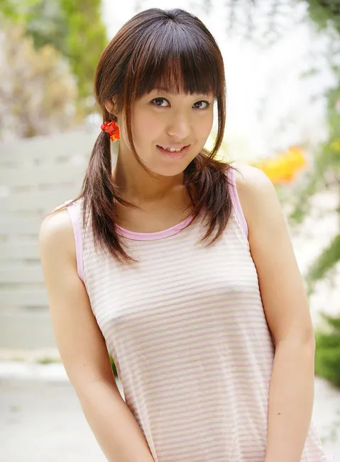 部屋にいるときの服での中サムネ