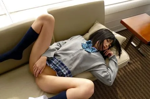 あぶない感じの女子高生の中サムネ