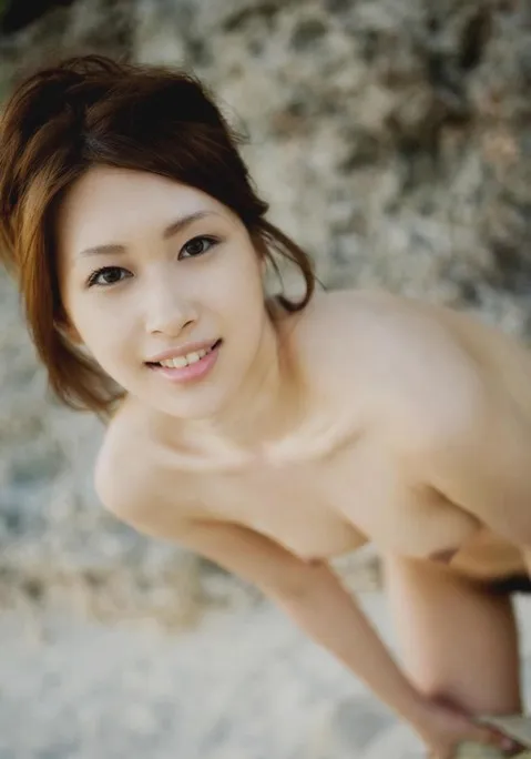 美しいお姉さんは外で脱ぐの中サムネ