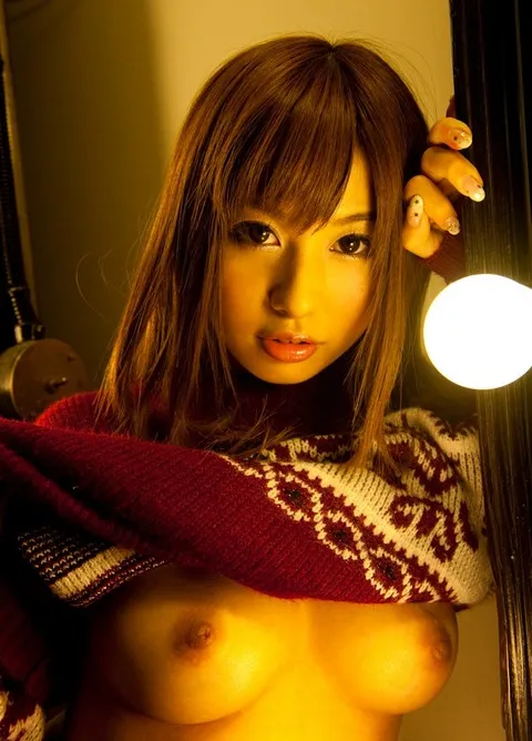 美しいおっぱいは美しい女性の中サムネ