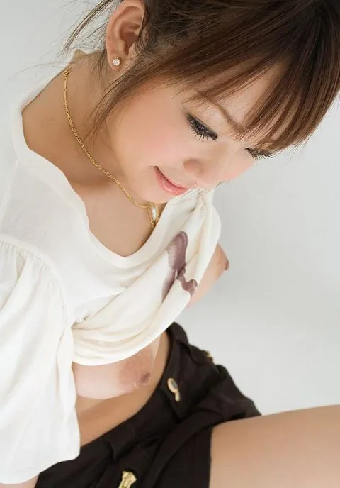 綺麗なお姉さんのおっぱいの中サムネ